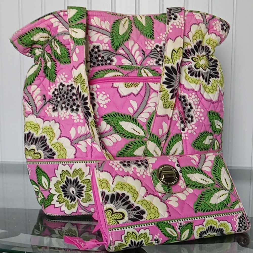 Vera Bradeky bag with latch-front wallet